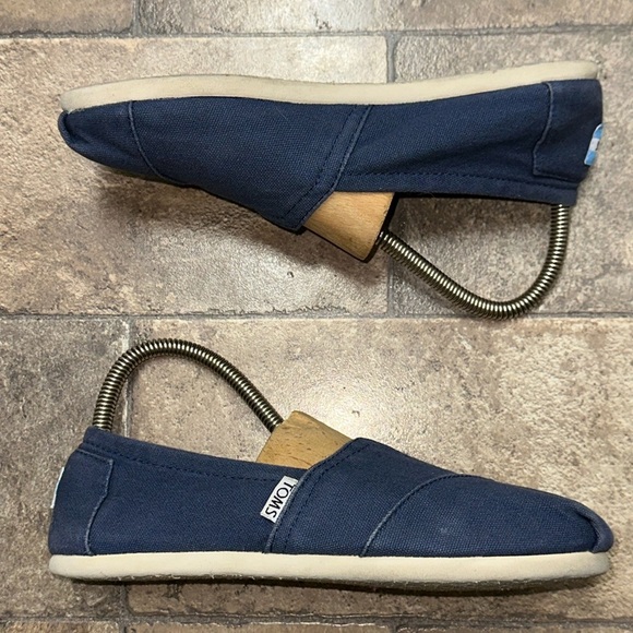 Toms Size 7 - Picture 2 of 7